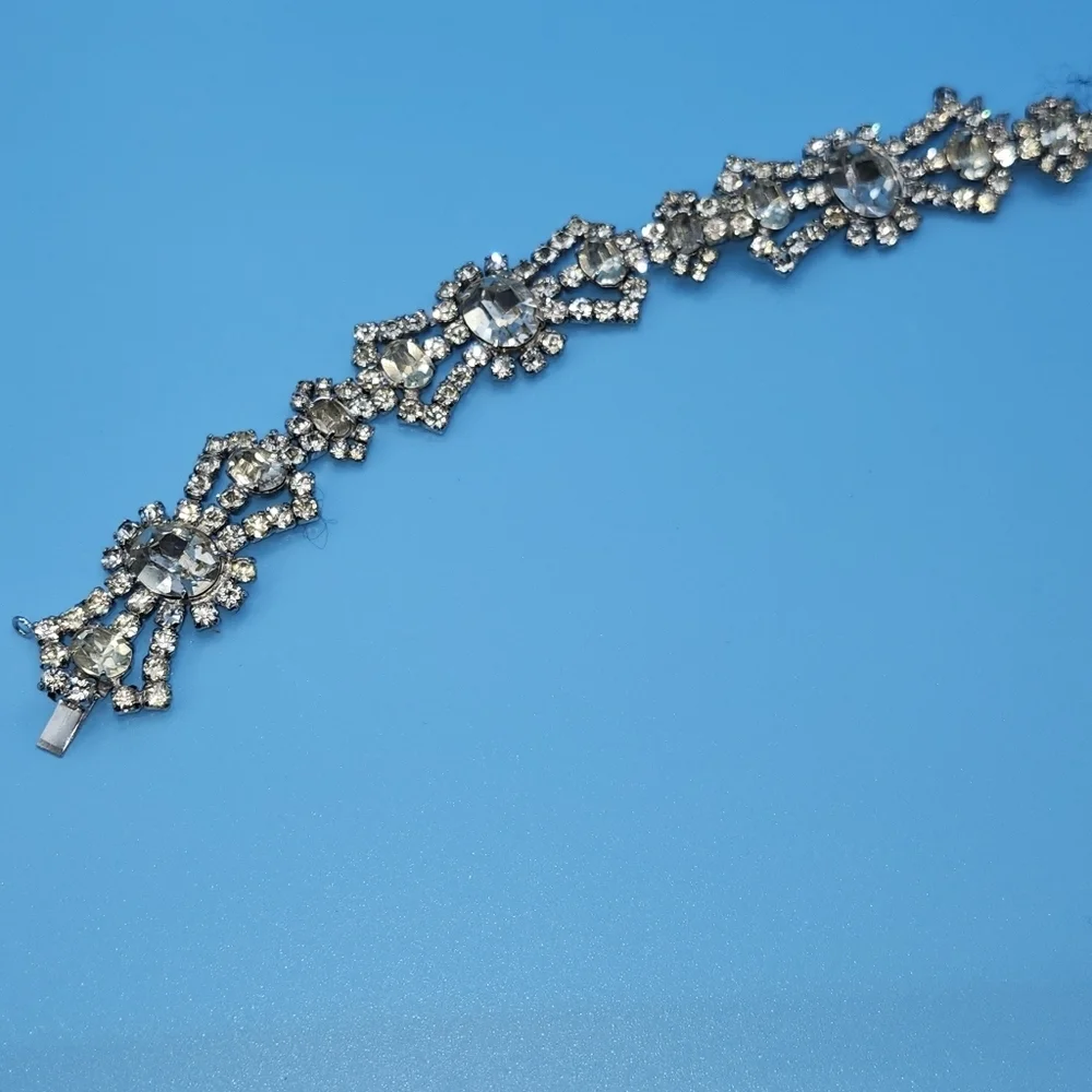 VINTAGE KRAMER SIGNED RHINESTONE Bracelet 7 Inches